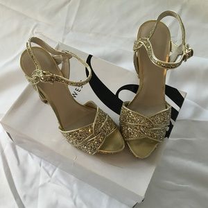 Nine West Gold Sparkly Strappy Dress Shoes