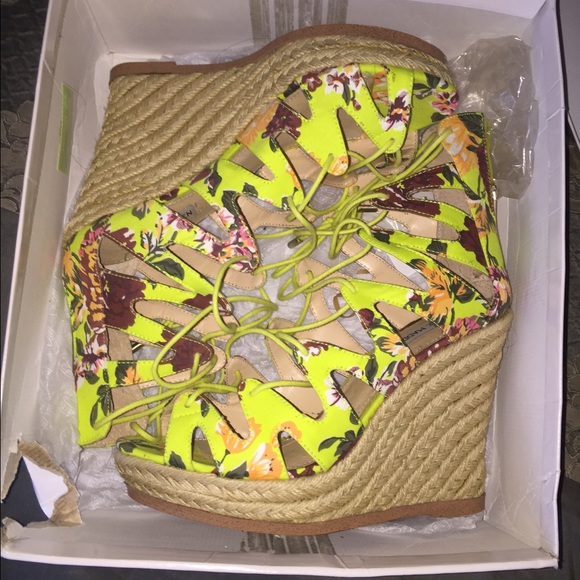 Brand new, STEVE MADDEN wedges/espadrilles - Picture 2 of 2