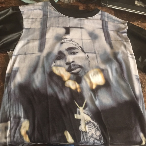 Tupac(middle fingers up) t-shirt - Picture 1 of 2