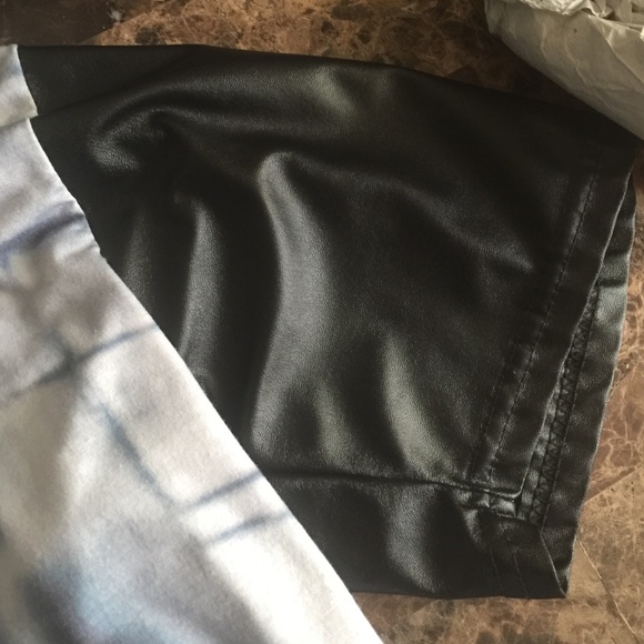 Tupac(middle fingers up) t-shirt - Picture 2 of 2