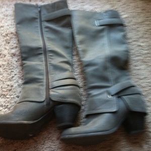 Grey fergie boots