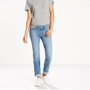 NEW Levi's Mid Rise 712 Slim