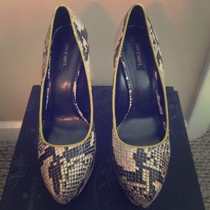 Shoemint snake printed.