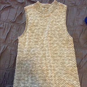 Short turtleneck sweater sleeveless shirt