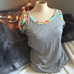 Floral collar grey tee