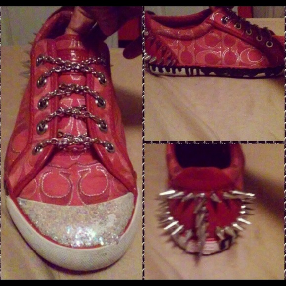 Customs - Picture 4 of 4