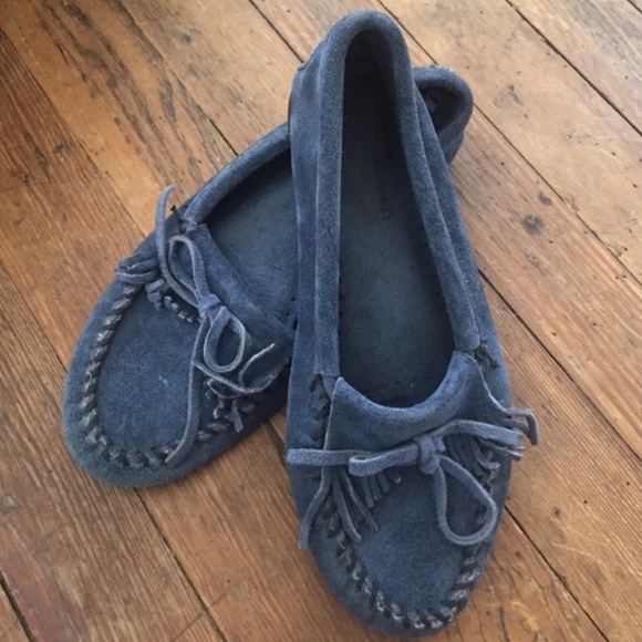 Navy Minnetonka 'Kilty' suede moccasins