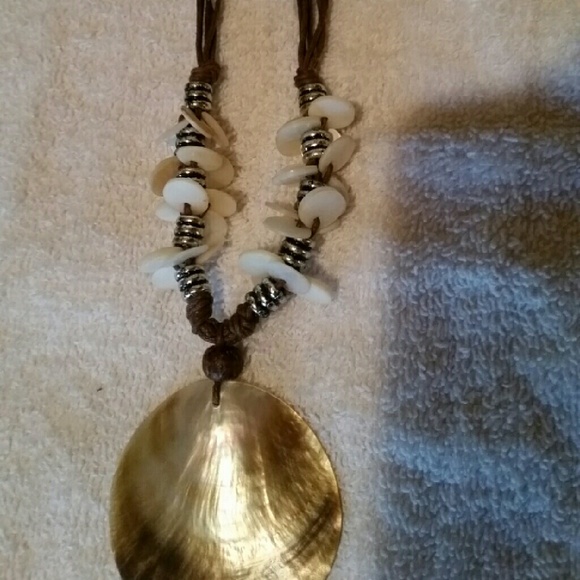 Shell necklace - Picture 3 of 4