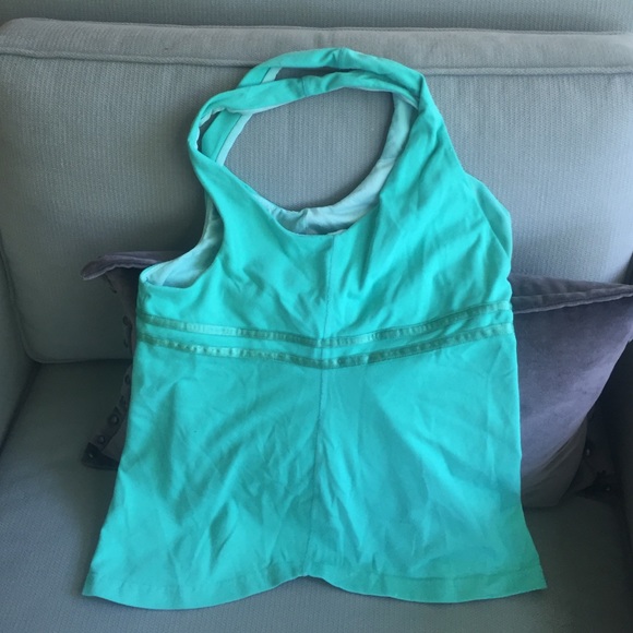 Lululemon workout halter top with built in bra