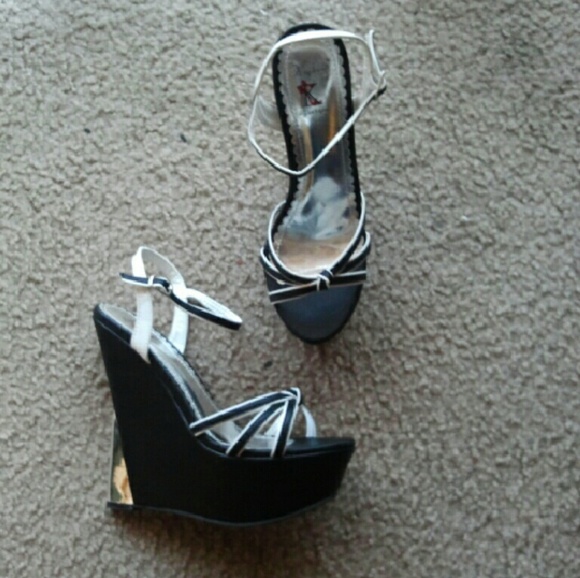Black and white platform wedges 8.5m