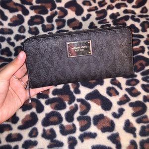 Micheal kors wallet
