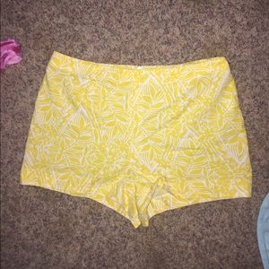 CUTE & trendy high wasted LILLY PULITZER shorts