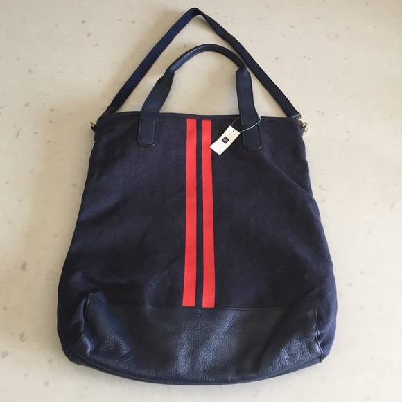 GAP Handbags - GAP Navy Tote with Removable Strap