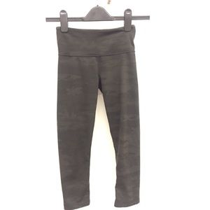 Lululemon green Camo crops Size 2