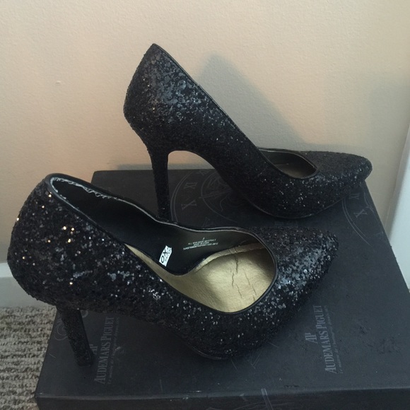 Heels - Picture 2 of 4