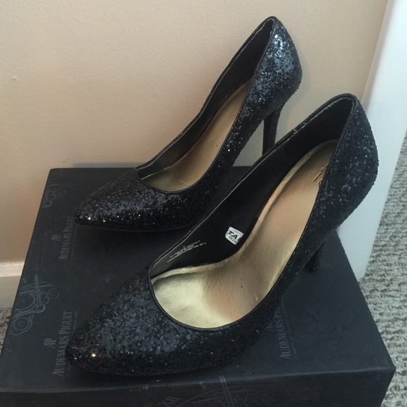 Heels - Picture 3 of 4