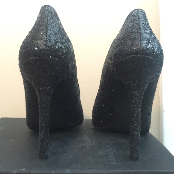 Heels - Picture 4 of 4