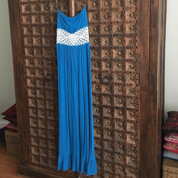 Strapless maxi dress with crochet detail on bodice