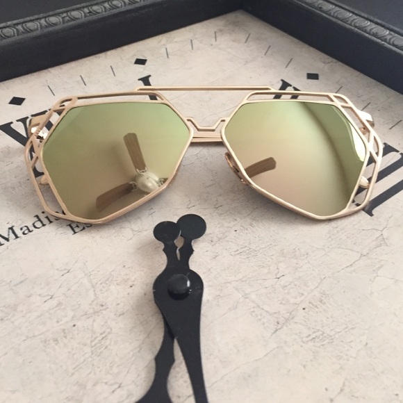 Accessories - 🎊Final price ❤️Mirrored Cat eye Sunglasses