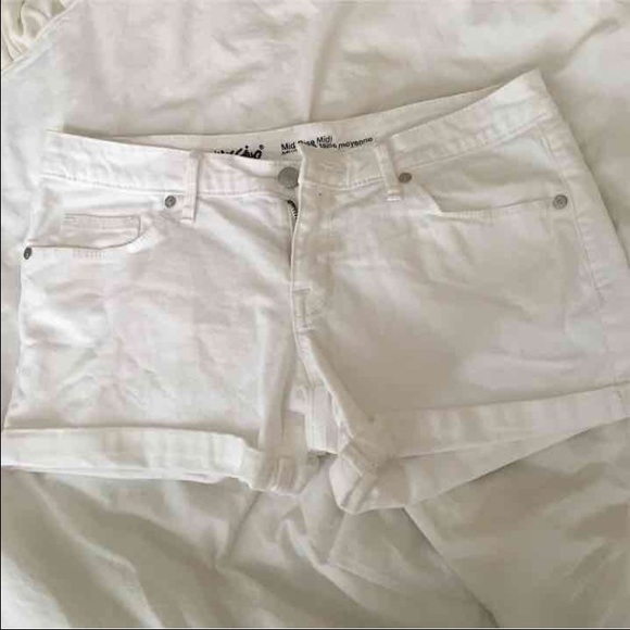 *NEW*White shorts