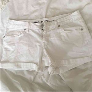*NEW*White shorts