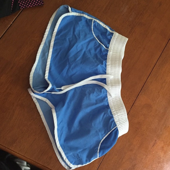 Shorts - Picture 2 of 3