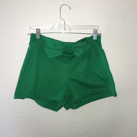 High-waisted shorts w/ bow - Picture 1 of 1
