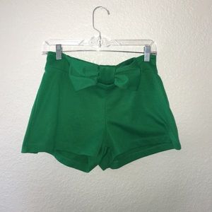 High-waisted shorts w/ bow
