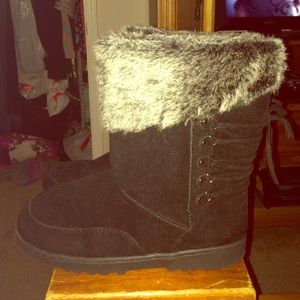 Black Ugg-Like Snow Boots Size 10