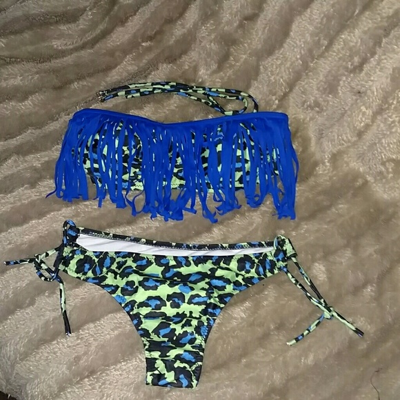 ♦️ FLASH SALE ♦️ Fringe Tassel Bandeau Bikini - Picture 2 of 4