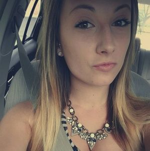 Meet your Posher, Alexis