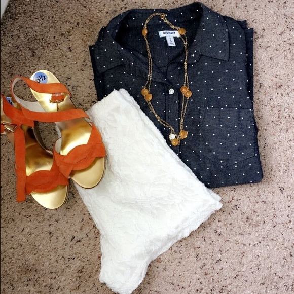 Old Navy grey button up shirt size medium