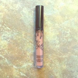 Kylie lip kit matte lipstick