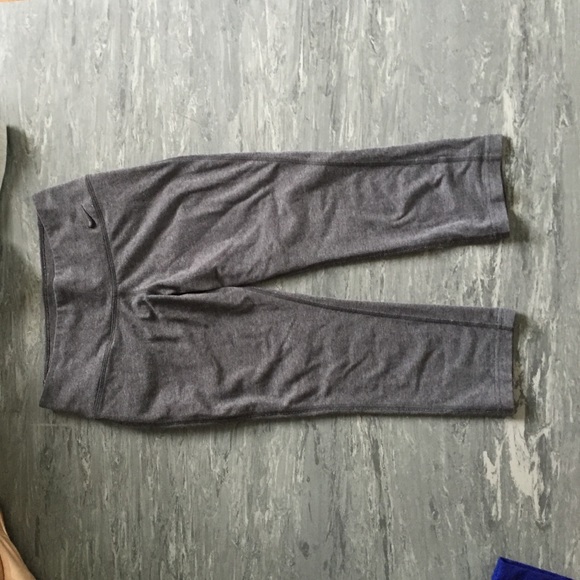 Nike cropped leggings