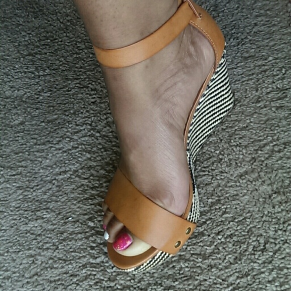 Report Shoes - Chic Wedge Sandals