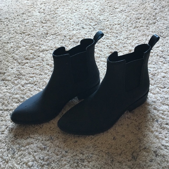 ❌Deleting October 22❌Black Rubber booties