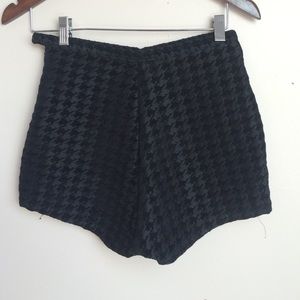 Houndstooth tap short