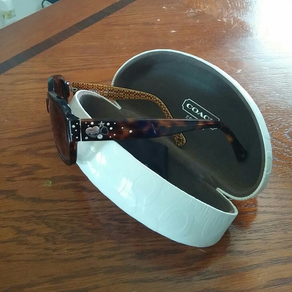 Coach sunglass - Picture 2 of 3
