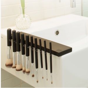 The brush bar brush holder