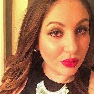 Meet your Posher, Victoria
