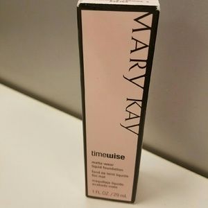 TimeWise Matte wear Liquid Foundation - Bronze 4