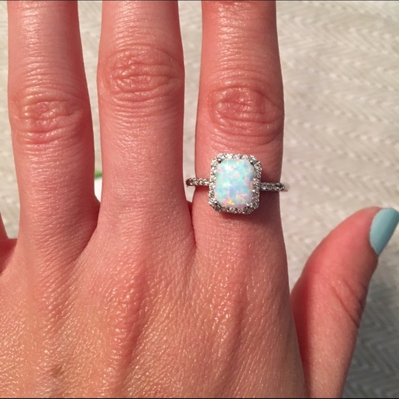 Jewelry - Opal ring