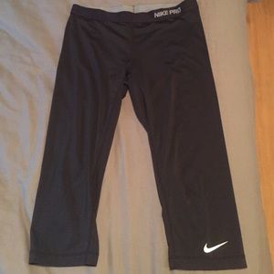 Black Nike Pro Capris