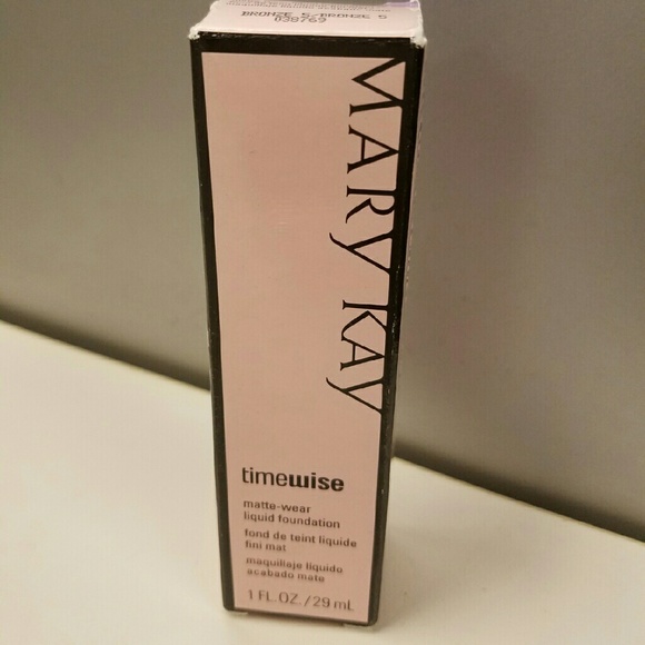 TimeWise Matte-Wear Liquid Foundation - Bronze 5