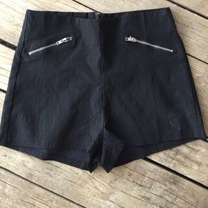 Black design stretched shorts