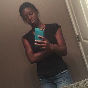 Meet your Posher, Olivia