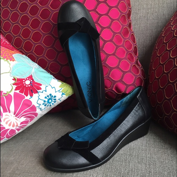 Vionic Shoes - VIONIC Chloe Leather Comfort Wedges
