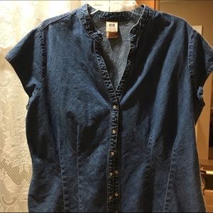 Cap sleeve denim top.