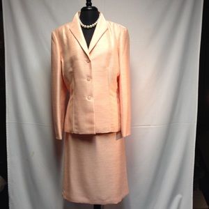 Le Suit 2 piece skirt suit