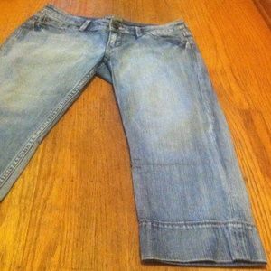 Final SALE! Express capris